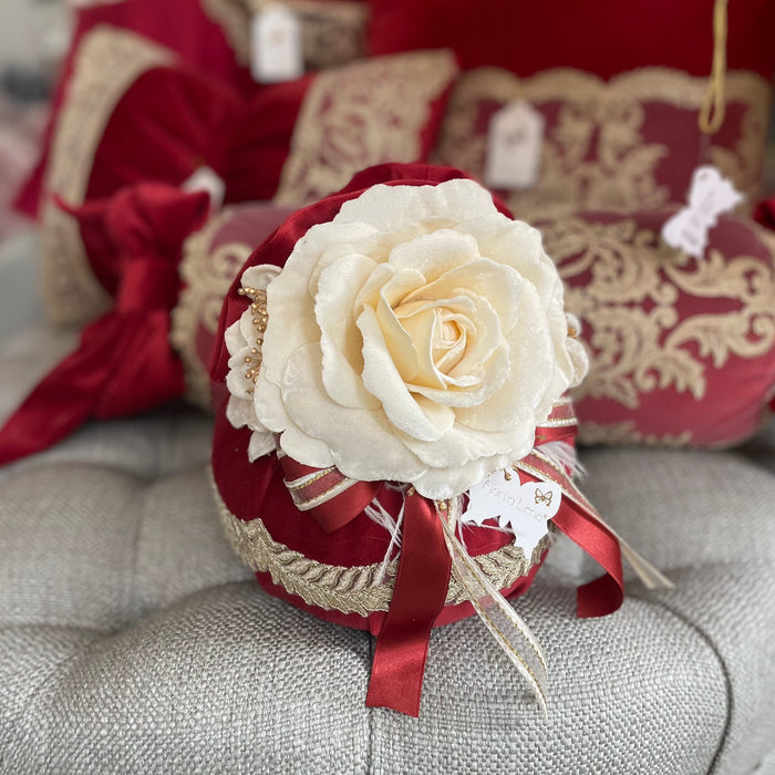 FIORI DI LENA Saccoccio In Velluto Rosso Con Rosa Avorio e Pizzo Dorato