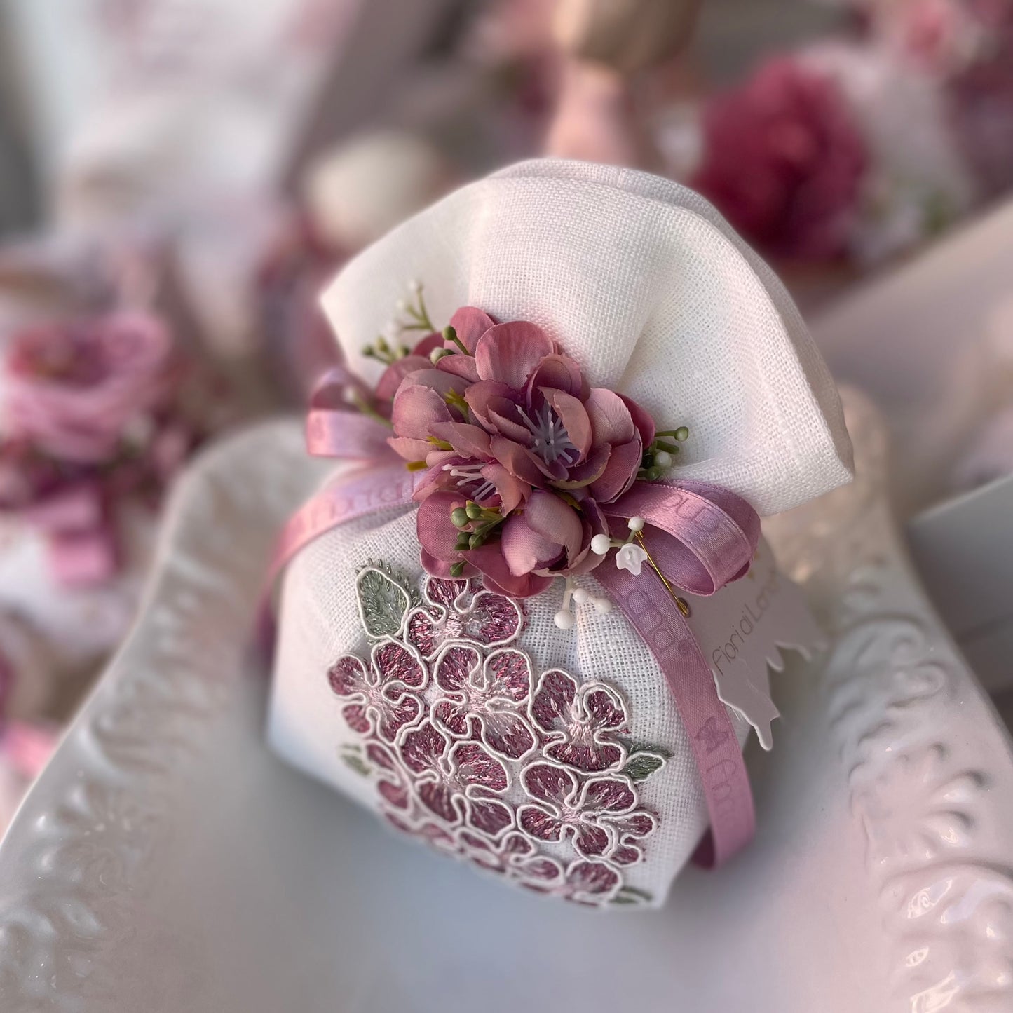 Sacchetto bianco e rosa profumato in lino Ortensia grande Fiori di Lena