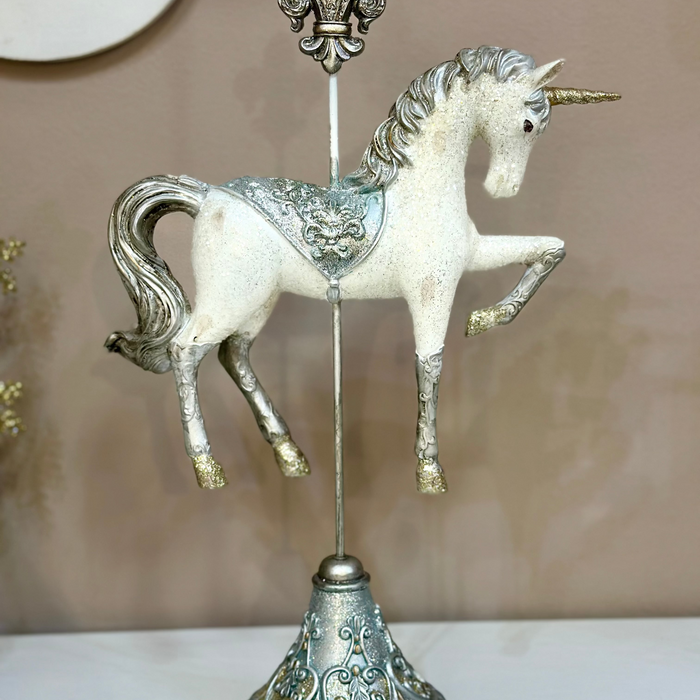 CLAYRE & EEF Unicorno su Piedistallo in Resina con Glitter